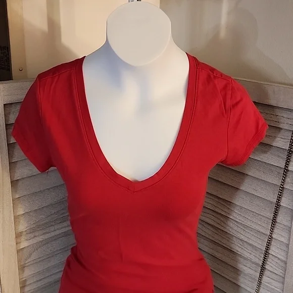 Wet Seal brand TSHIRT - Picture 2 of 8